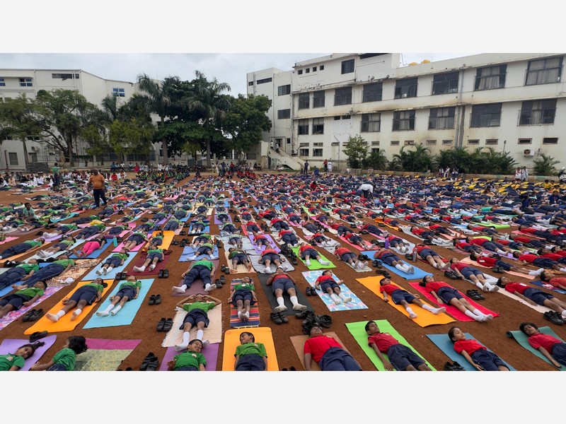 ๐๐ World Yoga Day & Music Day Celebration at KLE Mahadevappanna Munavalli School, Gokak ๐ถ๐งโโ๏ธ