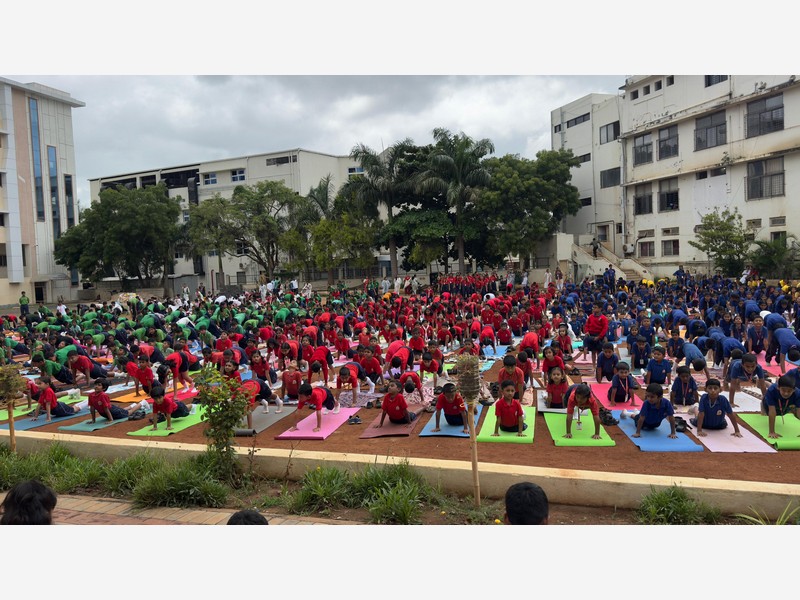 ๐๐ World Yoga Day & Music Day Celebration at KLE Mahadevappanna Munavalli School, Gokak ๐ถ๐งโโ๏ธ