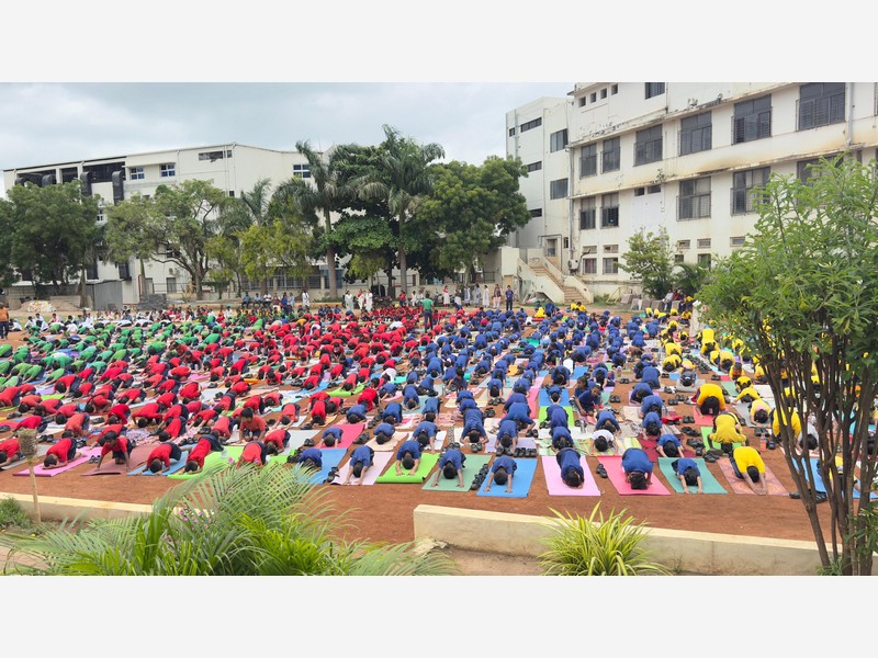 ๐๐ World Yoga Day & Music Day Celebration at KLE Mahadevappanna Munavalli School, Gokak ๐ถ๐งโโ๏ธ